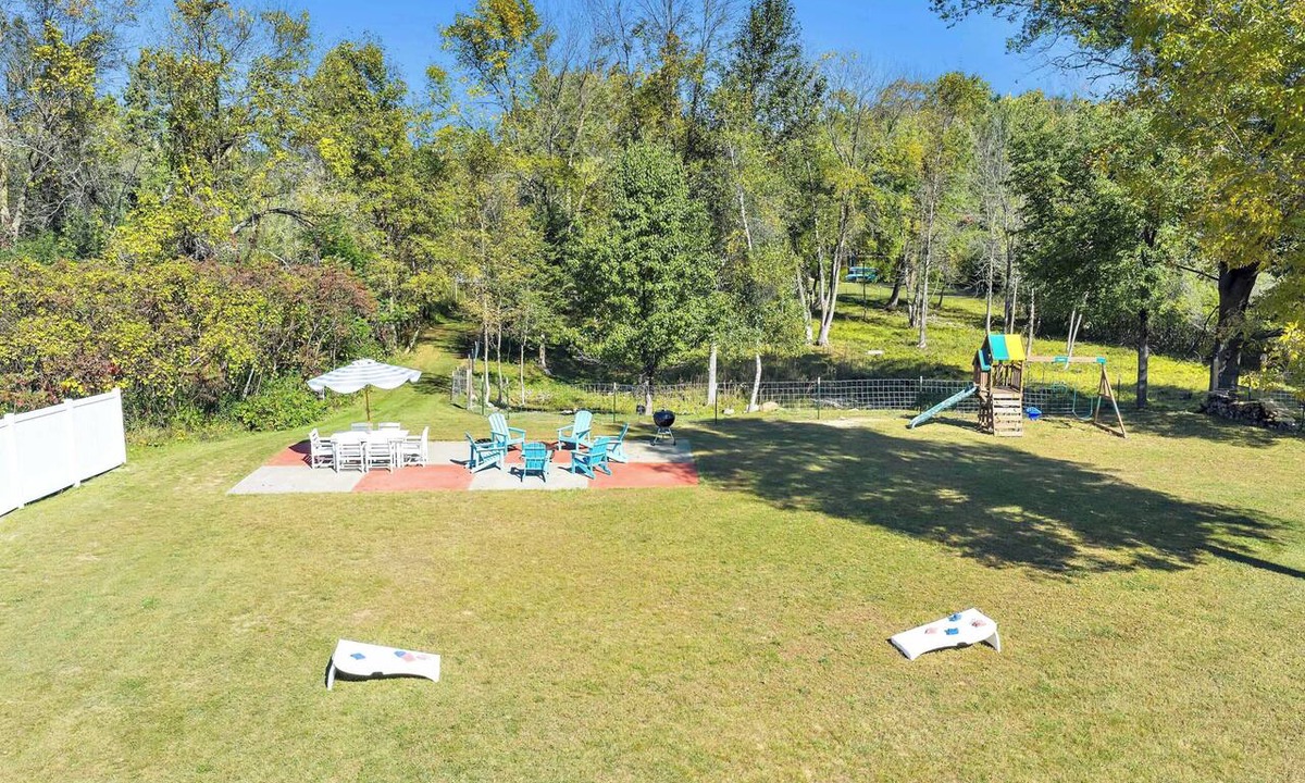 Oconto House | The Goat House | Waterfront | Hottub | 3 Acres | 5 Bedrooms