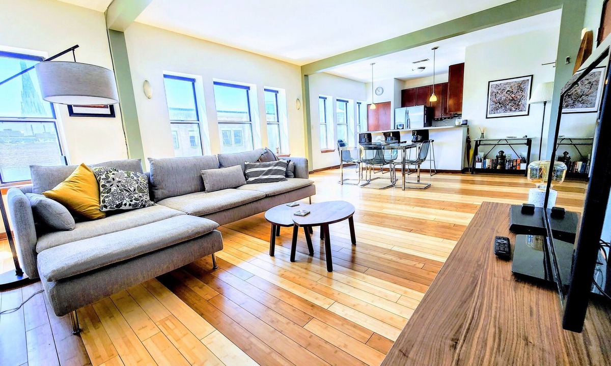 Mile Square Condo | The Juke: Spacious condo in the heart of the eclectic Mass Ave!