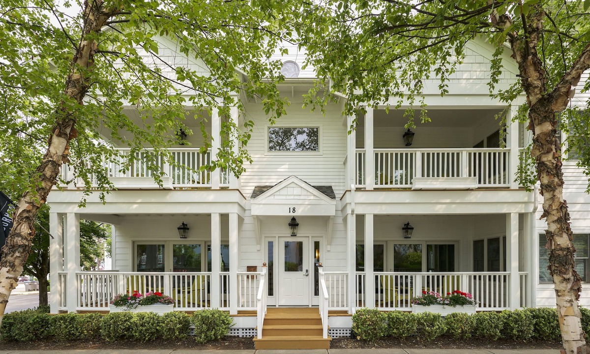 New Buffalo Hotel | The Neighborhood Hotel-New Buffalo