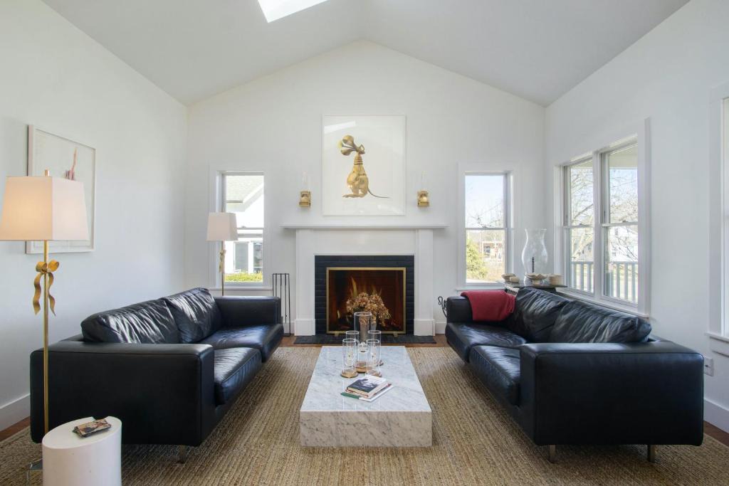 Douglas House | The Resting Place