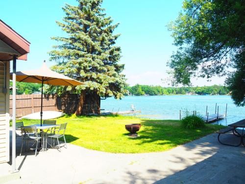 Greenville House | The Turk Lake House - Lakefront with Toys & AC!