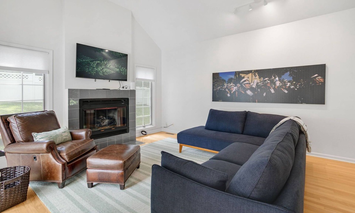 Wooded Estates House | The Victory Lounge - 3B 3.5BA <1 mi to ND