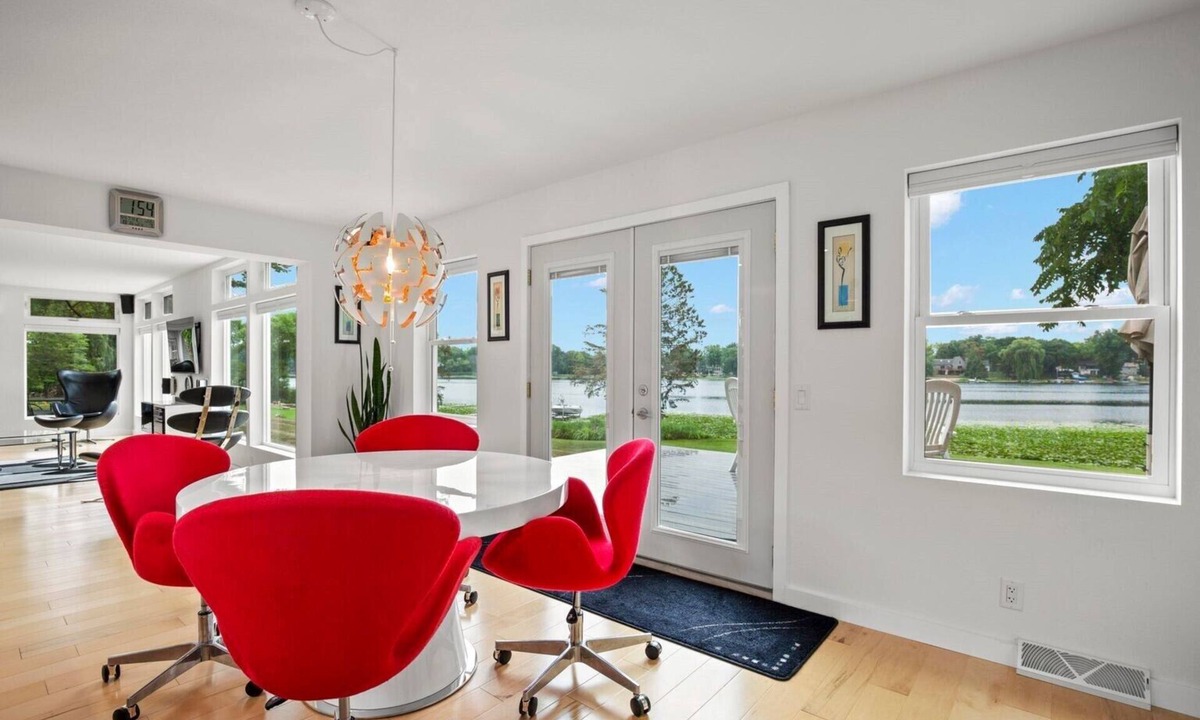 Waterford House | The views are amazing inside and out. Modern lake house with a double lot.