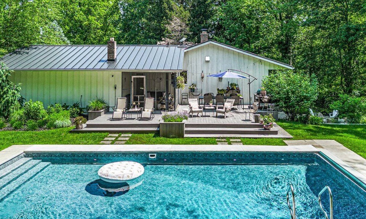 Three Oaks House | Three Oaks Stunner With Private Pool & Hot Tub!