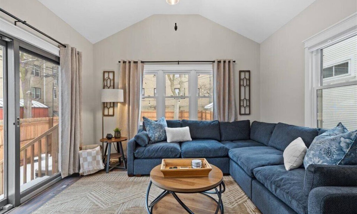 Lower East Side House | Totally Renovated 3 Bed/2 bath house in Downtown Milwaukee