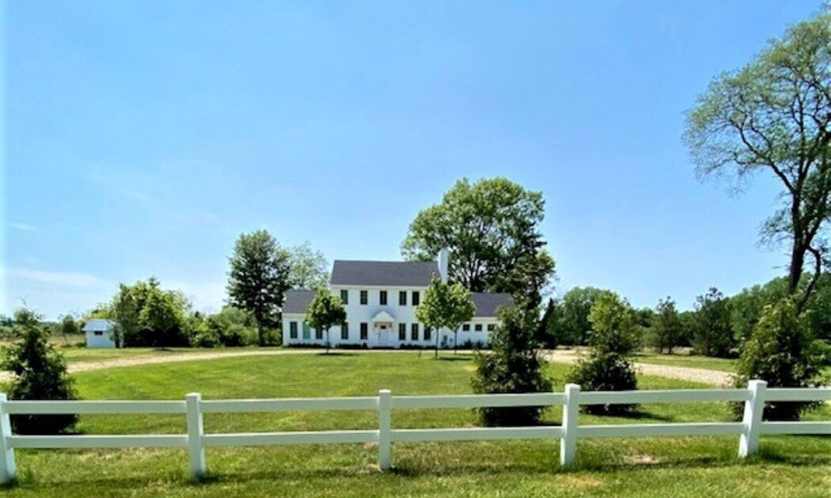 Bridgman House | Tranquil and Stunning Farmhouse in the Heart of Harbor Country . A+ Location!