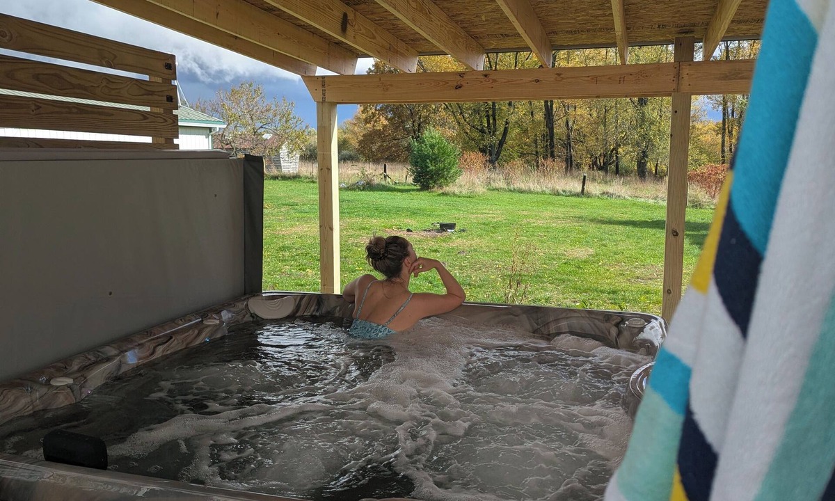 Lawrence House | Tranquil Countryside Retreat Near Michigan Wine Trail With Hot Tub