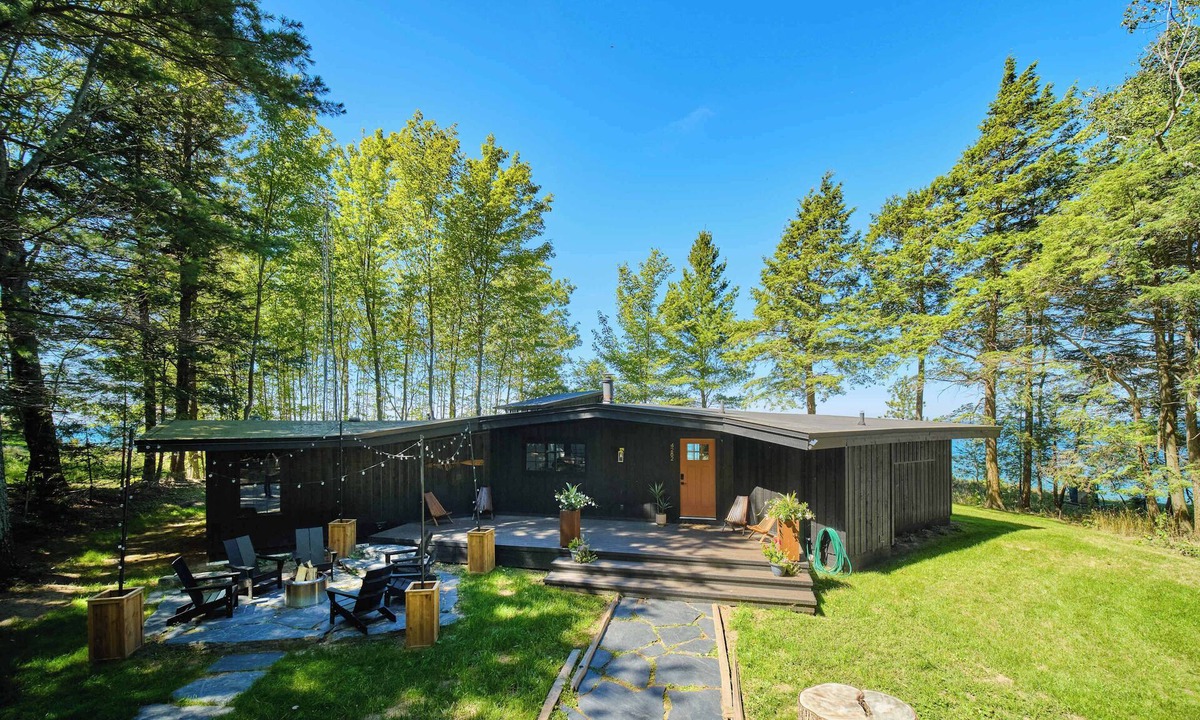 Manistee House | TreeTops of Lake Michigan, Beach Front and Spa