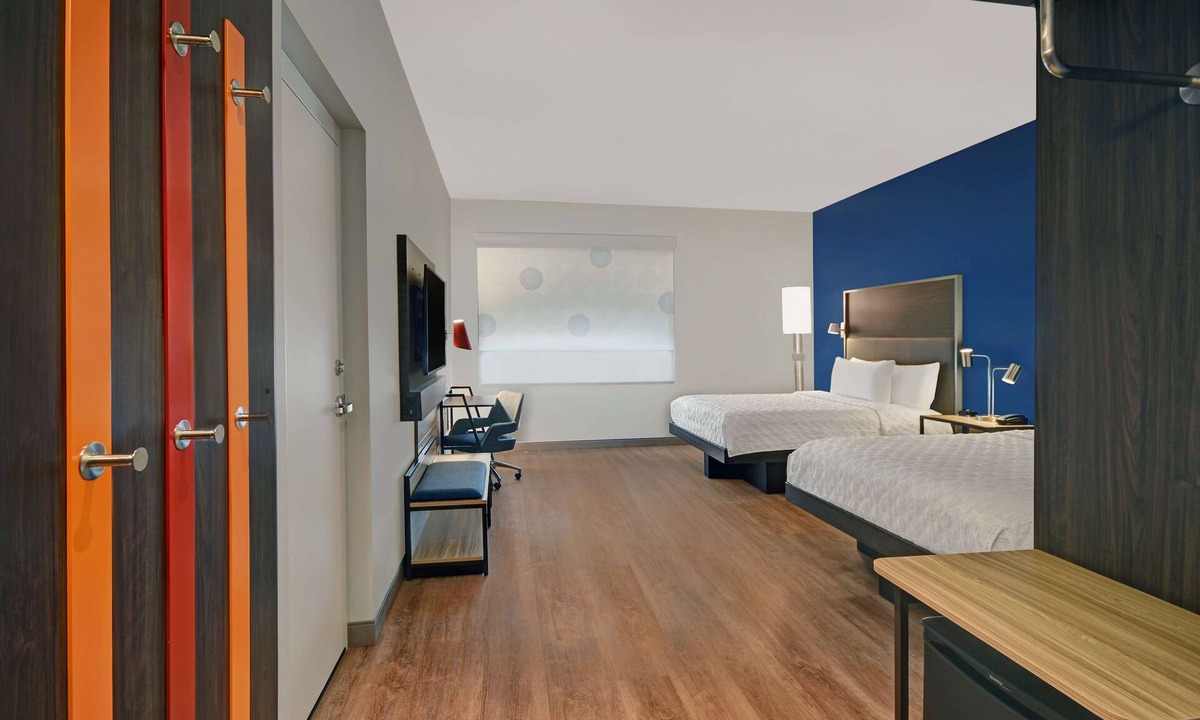 Troy Hotel | Tru by Hilton Troy Detroit