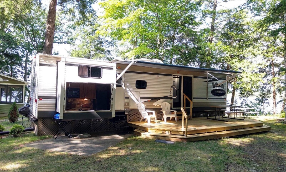 Honor House | Twin Birch Resort - The Loon on the Lake - Lakefront with Dock, Kayak, and Rowboat!