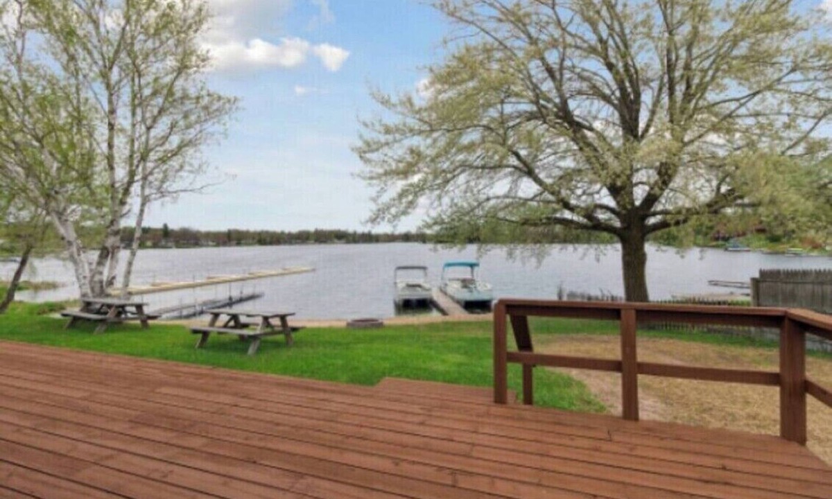 Long Lake Cabin | Unit 4 Long Lake Lodge - Lakefront - 2 Bedroom - Beach+Kayaks