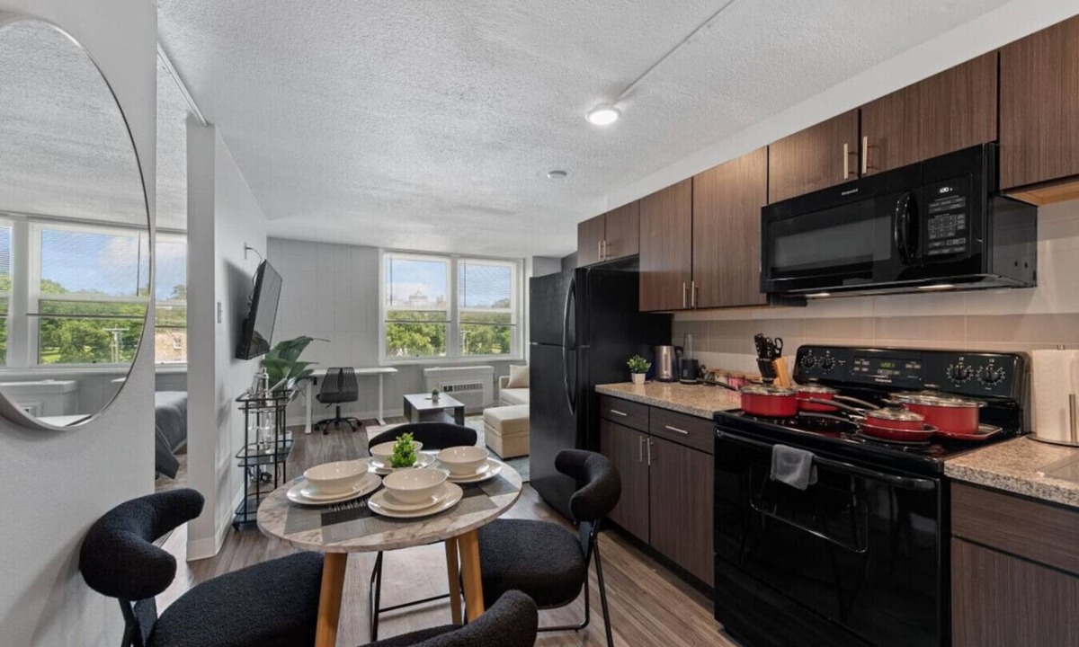 Corryville Apartment | Upscale 2 Bed Suite — Mins to Downtown Cincinnati!