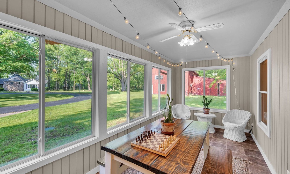 Niles House | Vintage Schoolhouse Near Wineries, Sleeps 6