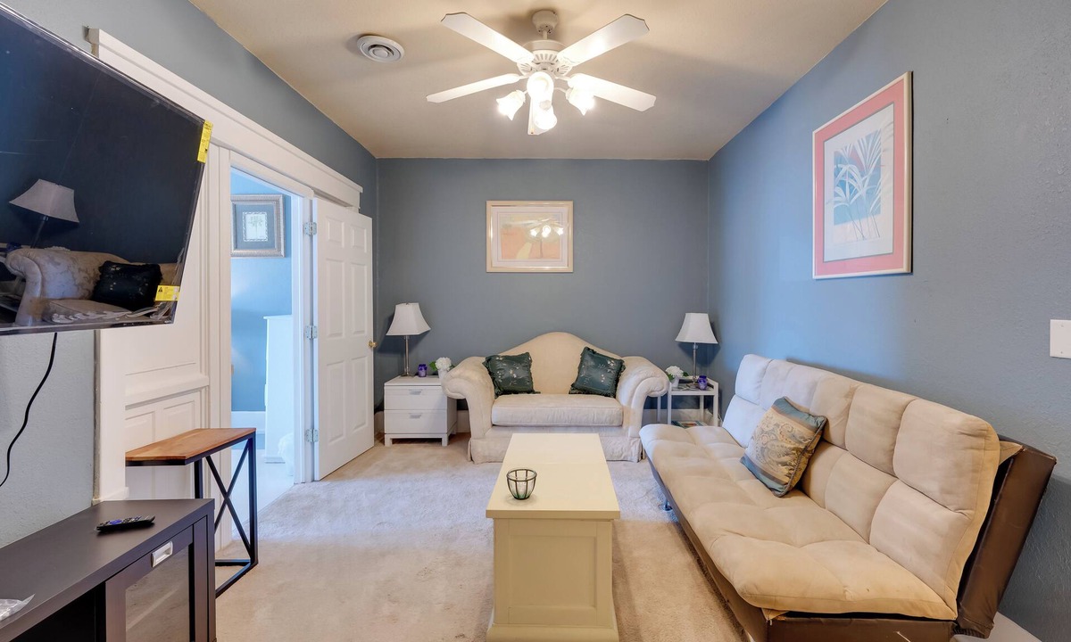 Racine Apartment | Walkable Racine Retreat! 1 Mi to Lake Michigan