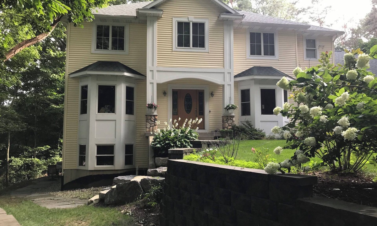 Holland Apartment | Walking distance to Lake Michigan beaches, Cozy 1 bdrm suite on quiet wooded lot