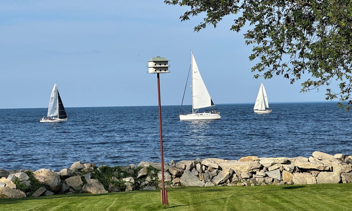 Menominee House | Waterfront View Lake Michigan - Building Family Memories!