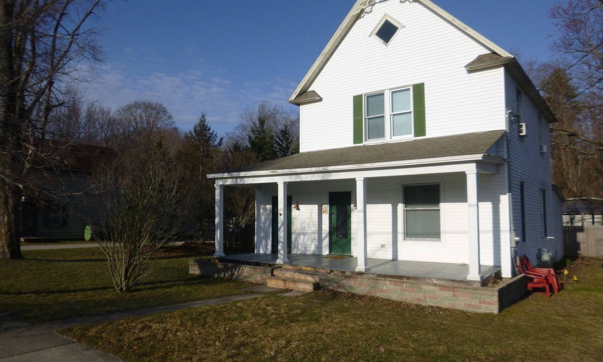 Empire House | Welcome to our farmhouse! Come and enjoy Empire. You will be happy you did.