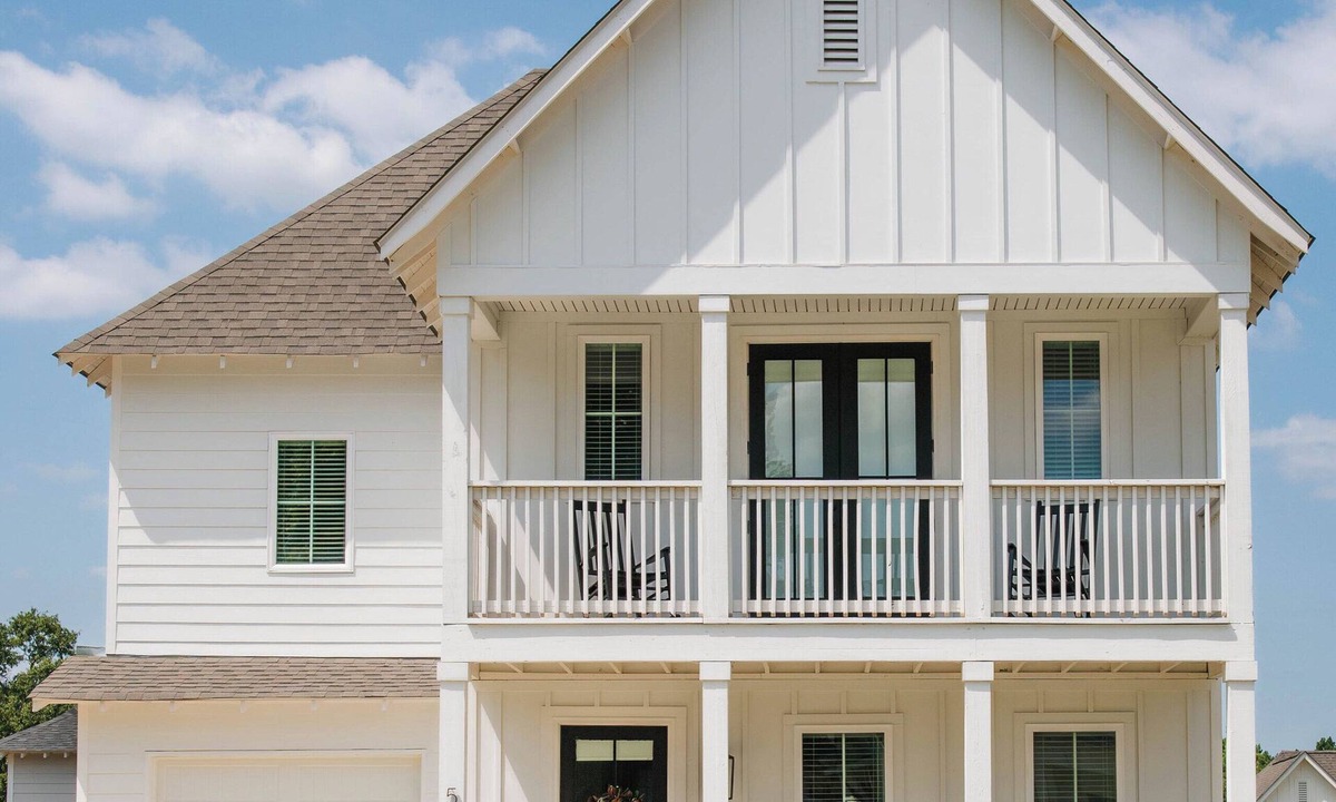 Auburn House | Welcome to The Aubie House, a thoughtfully designed 3 bedroom retreat just minutes from Auburn University, Jordan Hare Stadium, and downtown Auburn. Enjoy premium amenities, inviting outdoor spaces, and all the comforts of home.