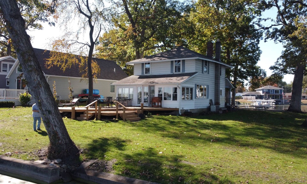 Rochester House | Wenopa - Charming 3-bedroom home on a Lake Manitou peninsula in Rochester