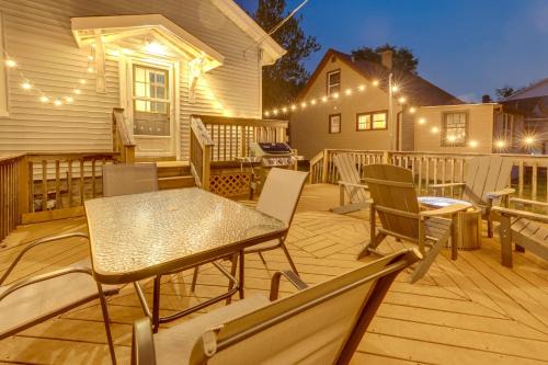 Westmont House | Westmont Home w/Hot Tub! Walk to Metra Station
