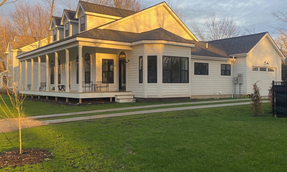 Mt. Pleasant House | “WHITE HOUSE EAST” Brand NEW! Be the first to rent this NEW house. Pet friendly!