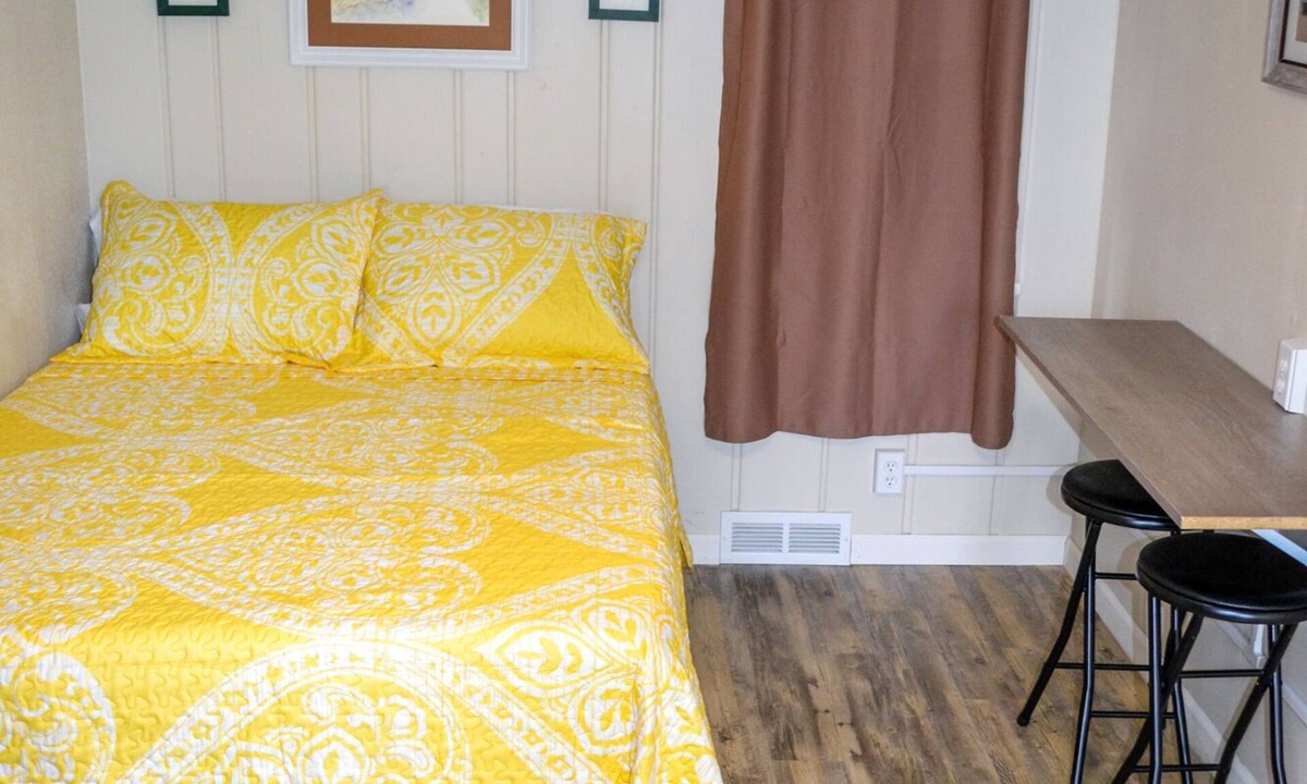 Whitehall Hotel | Whitehall Cottages Boutique Motel - Full Beds
