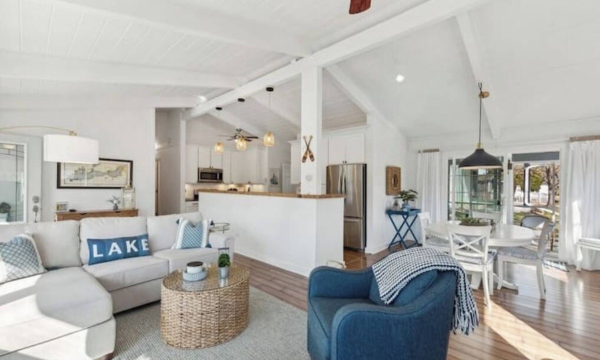 Williams Bay House | Williams Bay Hilltop Home