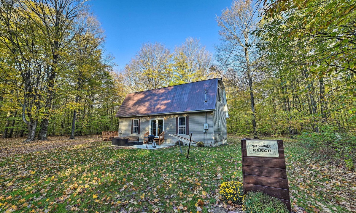 Frederic House | Winter Sports Haven! Ranch Near Hartwick Pines