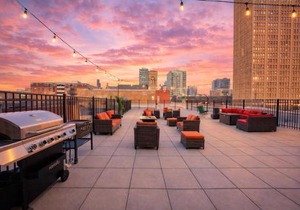 Family Friendly 2BR South Loop Suite with Optional Parking and Gym Access Sleeps up to 8 Near McCormick Place and Soldier Field
