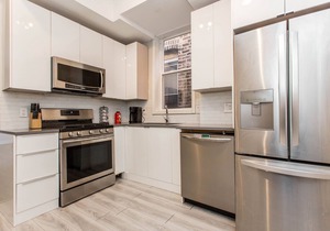 ❤️ Modern 2BR Apt Right next to Wrigley Field & Transit