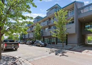 NEAR DOWNTOWN SPACIOUS CONDO 4 BEDROOMS - 3 FULL BATHROOMS - PRIVATE BALCONIES
