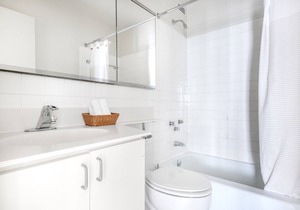 Upscale Lakeview Studio w/ Rooftop Pool near Wrigley Field, by Blueground