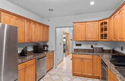 Brewers Hill House | 𖤓GrandVictorian 5000sqft Sale Sleeps23 ArcadeGameFloor BBQ𖤓
