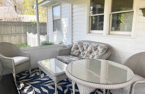 Union Pier Cottage | 1 bed/1 bath, 1.5 blocks to beach/town, dog friendly, screened prch, fenced yard
