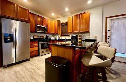 Wicker Park Apartment | 1 Free Parking Sleeps 10