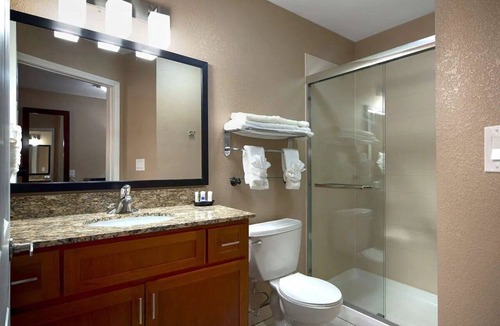 Crawfordsville Hotel | 1 King Bed | Complimentary Daily Buffet Breakfast | Pets Are Allowed