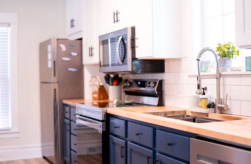 South Haven House | 1 mile to beautiful Lake Michigan, bikes provided, fire pit, game room