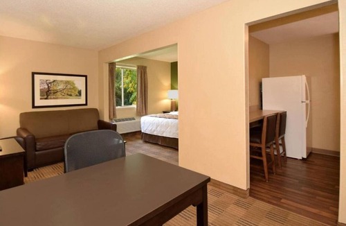 Mishawaka Apartment | 1 Queen Bed | Non-Smoking, Kitchen