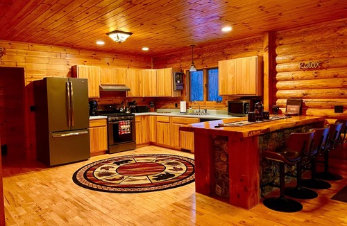 Johannesburg Cabin | 10 Acres - Hot Tub - Groups. Enchanting serenity, fun, nature & spaciousness.