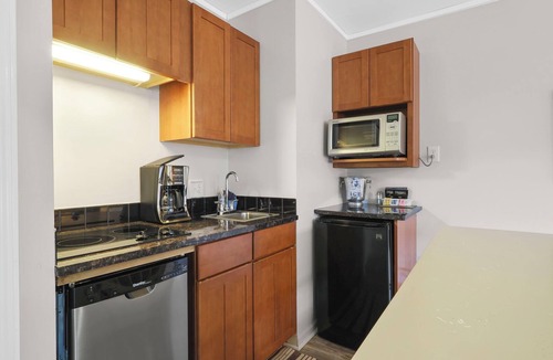 Charlevoix Condo | 107 Pointes North Inn | Downtown Charlevoix Gem | Indoor/Outdoor Pool