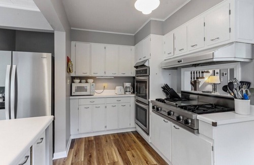 Twin Lakes House | 10mins to Wilmot Ski |Lake Mary Lakefront |Private Pier|Swim|Views Throughout |Gas Fireplace|Firepit