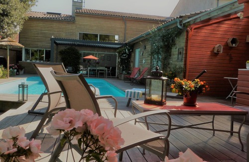 La Rochelle Villa | 130 m2 contemporary villa with swimming pool in enclosed wooded grounds