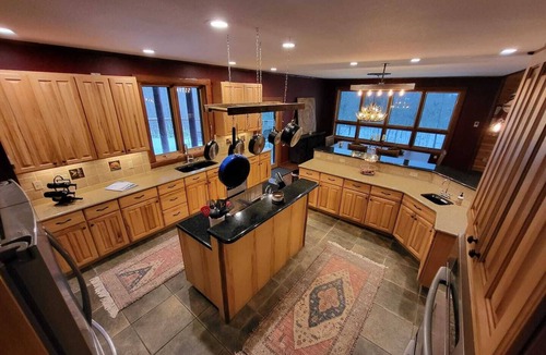 Harbor Springs Cabin | 19 Person Private Log Lodge on large wooded lot 2 min from Beaches/Golf/Wine!