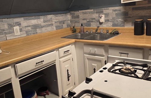 Terre Haute Apartment | 1BR Collett Park apartment near Union Hospital/ISU