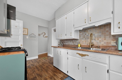 Grand Rapids Apartment | 2 Bedroom Apartment 1st floor in historic district near downtown Grand Rapids!