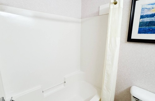 Mackinaw City Condo | 2-bedroom condo in adorable Mackinaw City. Close to snowmobile trail and ferry.