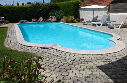 Cersay House | 2 bedroom pet friendly barn conversion with swimming pool