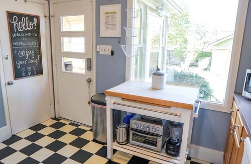 Holland House | 2-Bedroom Pet-Friendly Cottage | Near Downtown Holland, Walk to Dining & Parks