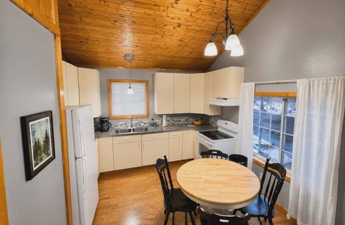 Au Train Cabin | 2-bedroom Riverside Cottage with Cozy Vibes