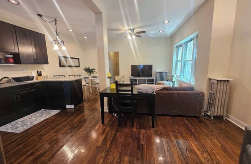 Sheridan Park Apartment | 2 Bedroom Unit in Uptown Chicago